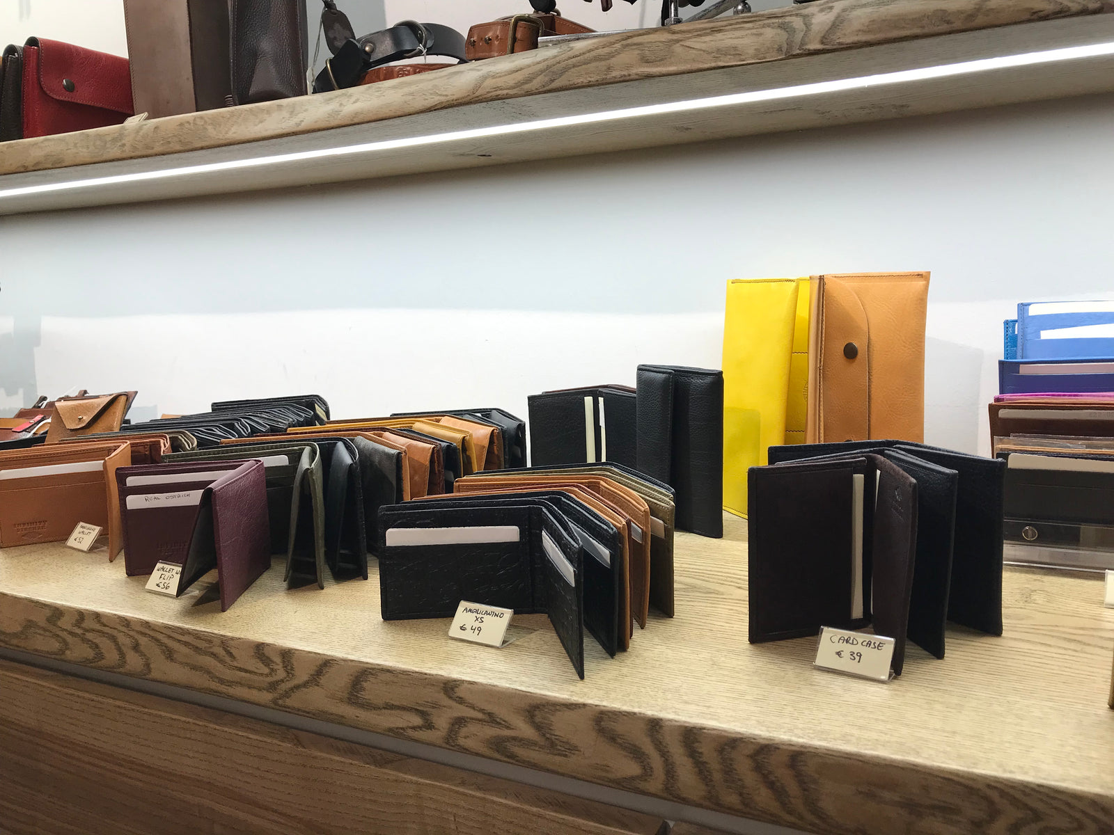 Wallet shelf