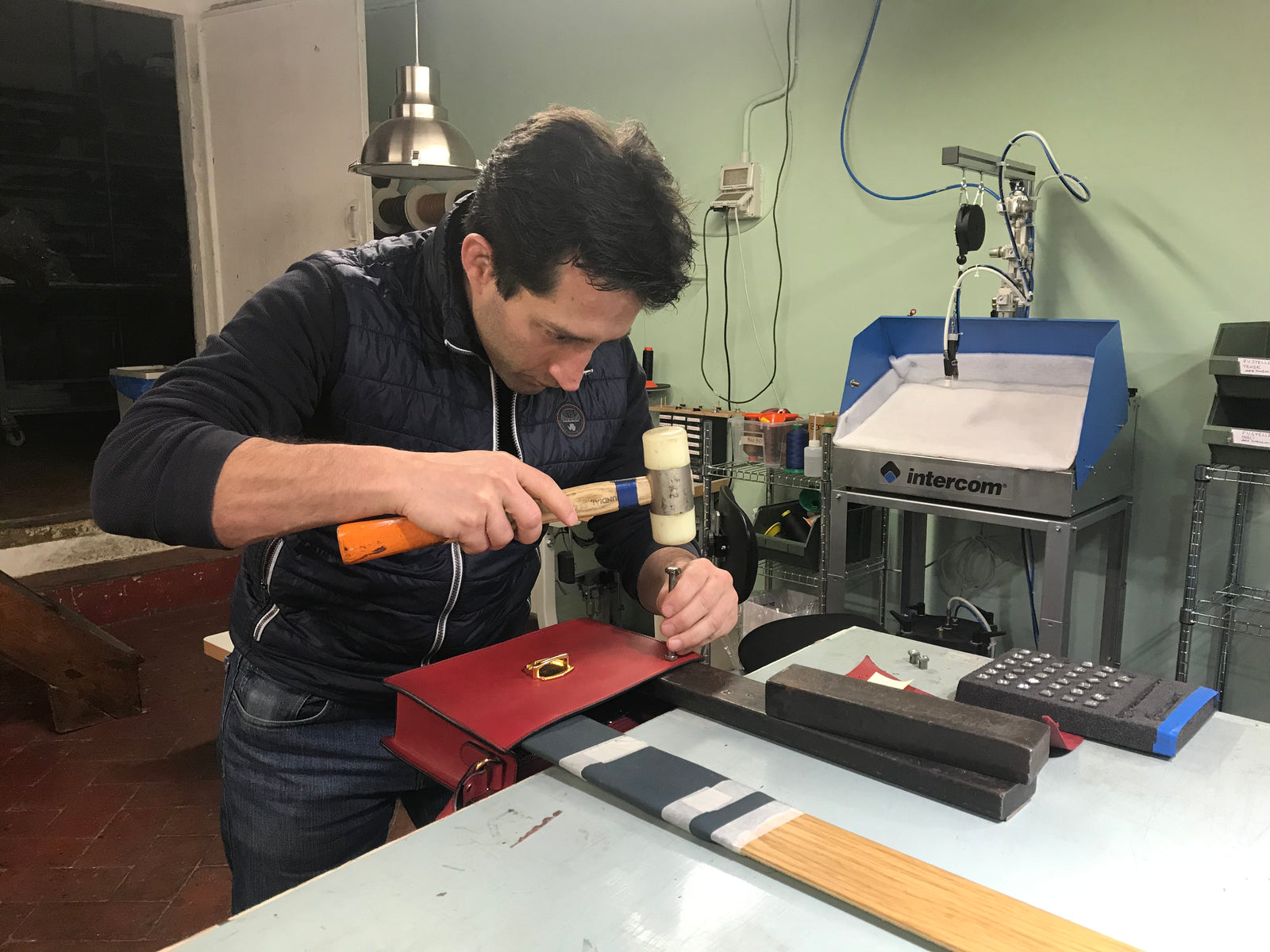 Customization of bag with initials, Personalizzazione di una borsa con le iniziali