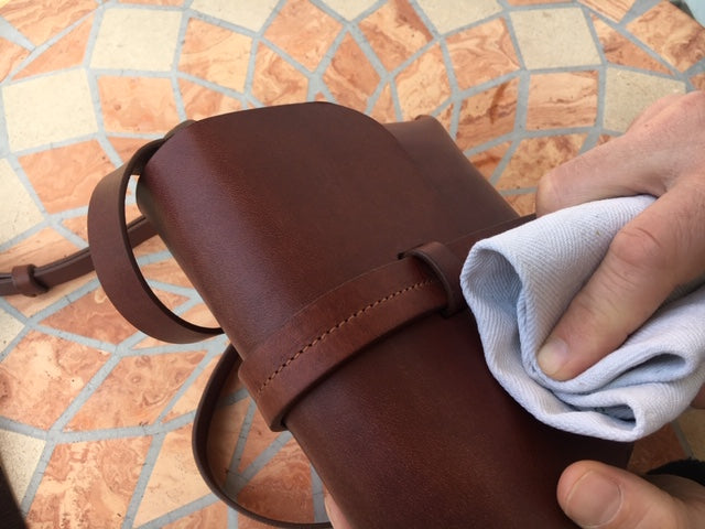 HOW TO CLEAN YOUR LEATHER BAG