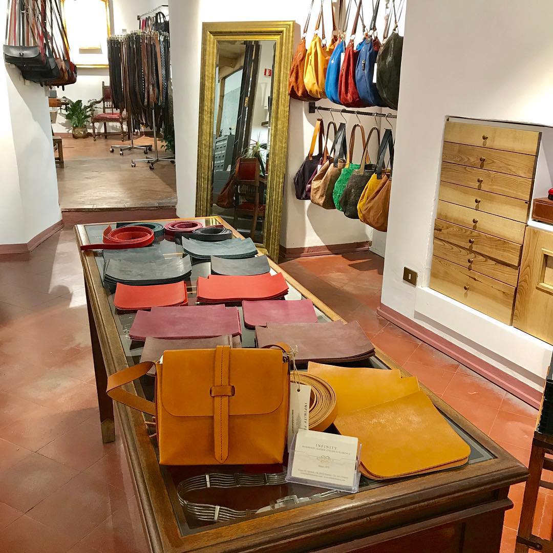 Minimalist handmade leather bag, a smart solution