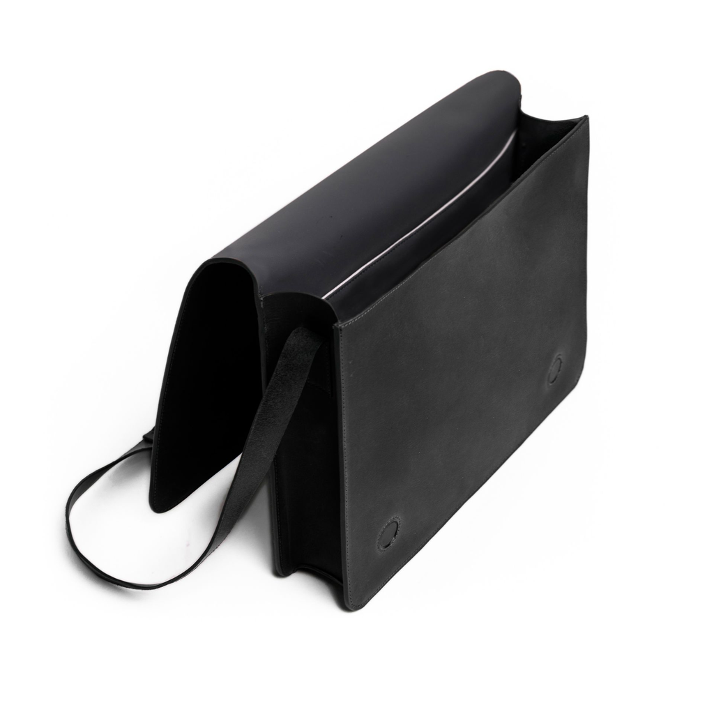 SIMPLE LINE CARTELLA - NERO - APERTA.webp